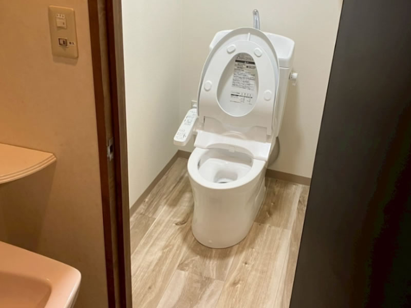 クッションフロア張り替えを含むトイレの全面リニューアル写真