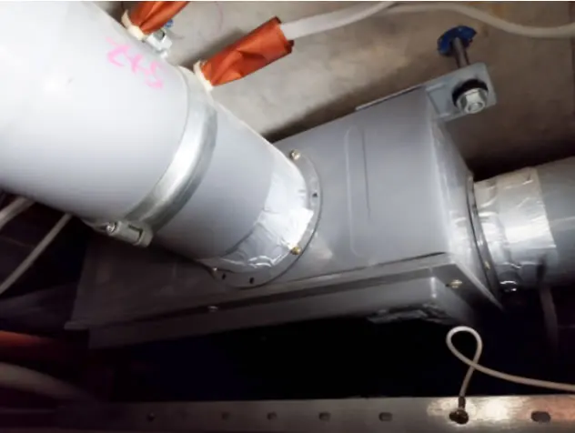 名古屋市緑区の築45年の集合住宅で交換が必要な古い中間ダクトファン（施工前）