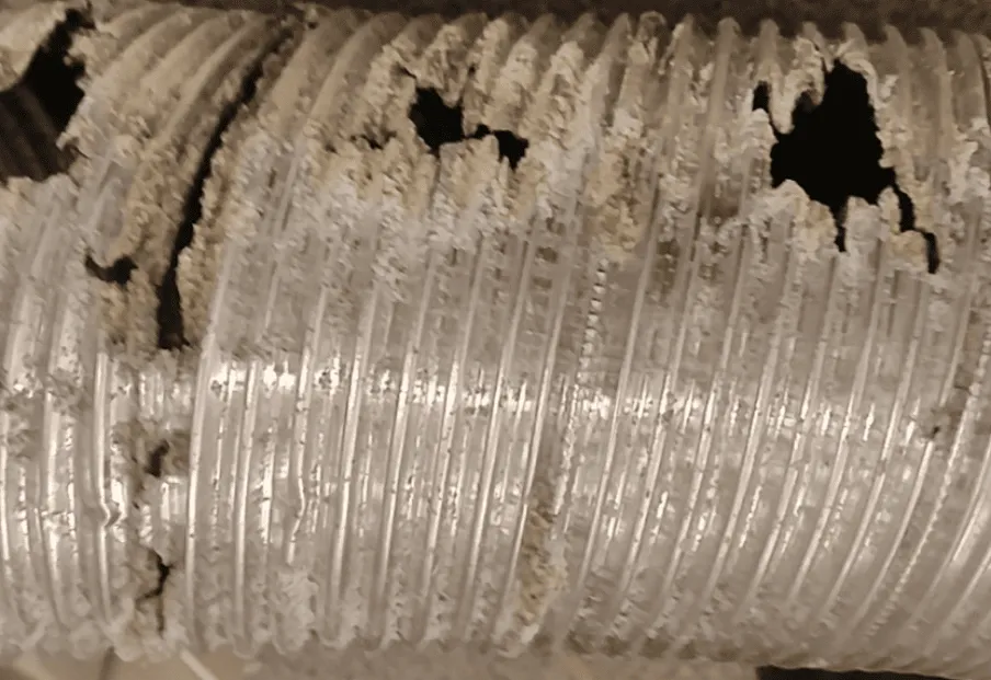 追加工事2、アルミダクト腐食による交換工事