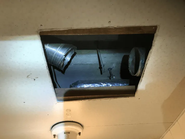 換気扇を壊して撤去するには1~2時間を要する